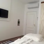 Guest Boutique וארנה