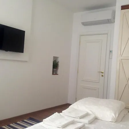 瓦尔纳精品客房旅馆 瓦爾納